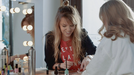 Filmpje: Nagellak blazen!