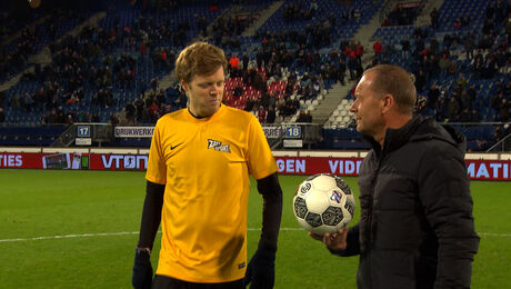 Een penalty schieten in een vol stadion!