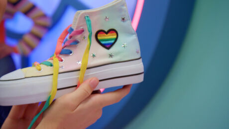 DIY: Regenboog sneakers