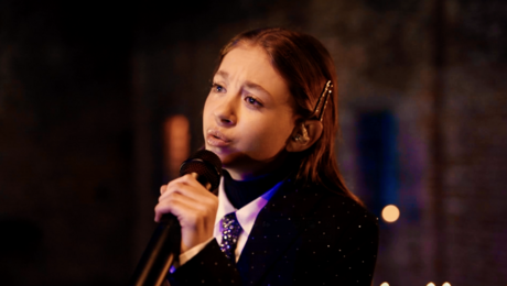 Coco zingt Maria die zoude naar Bethlehem gaan