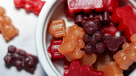 Zelfgemaakte gummy bears van vruchtensap